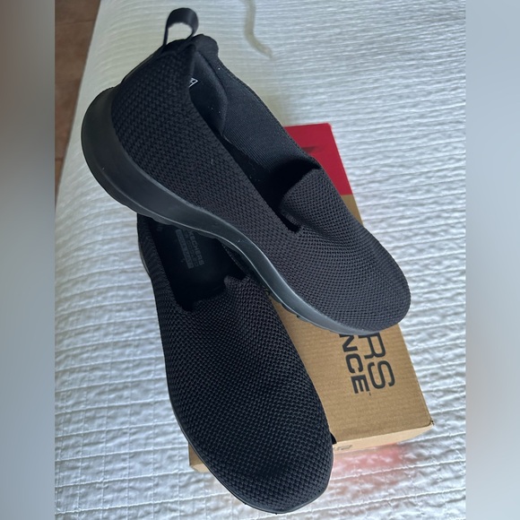 Skechers Women's Go Walk Sneaker slip on sneakers. Size 7 - Picture 3 of 12